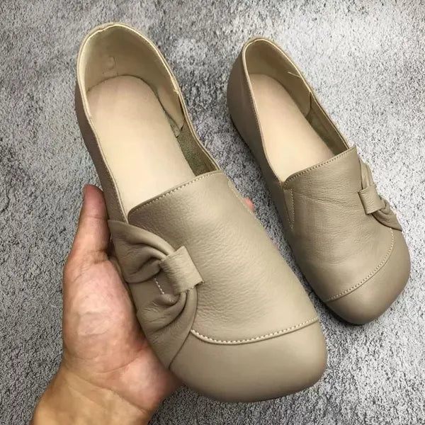 WW | Klassische Leder Slipper mit Knopfdetails für Frauen