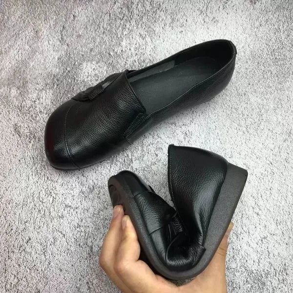 W&W Mode | Klassische Leder Slipper mit Knopfdetails für Frauen
