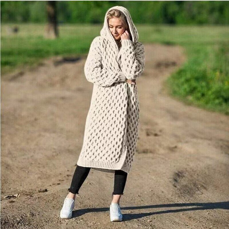 Sabinea - Warme Damen-Strickjacke mit Kapuze - FashionWOLF