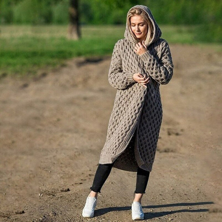 Sabinea - Warme Damen-Strickjacke mit Kapuze - FashionWOLF