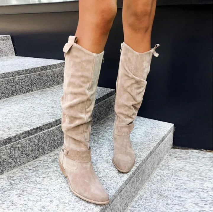 – Modische Stiefel