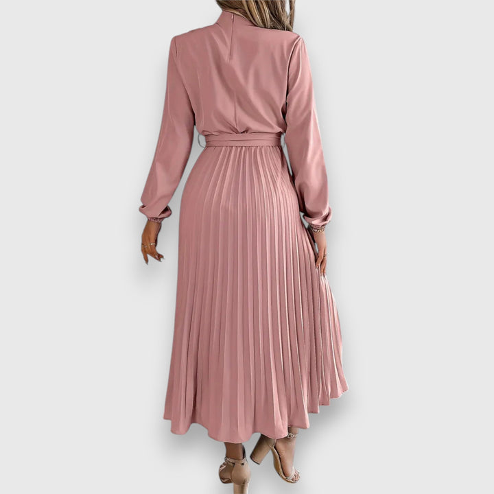 W&W Mode | Zeitlose Eleganz in Einem Midikleid