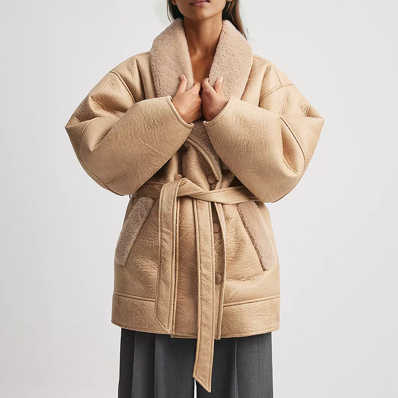 WW | Sherpa-Gefütterte Kunstlederjacke mit Gürtel