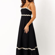 Schwarzes und weißes langes Kleid