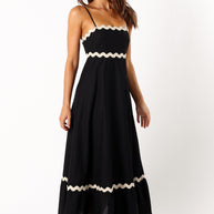 Schwarzes und weißes langes Kleid