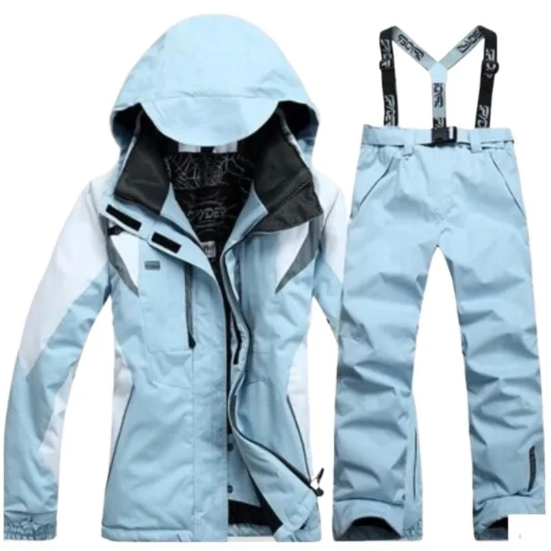 Damen Skianzug, zweiteilig mit Kapuzenjacke und passender Hose