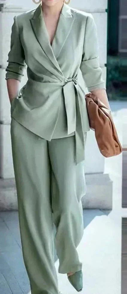 Damen Hosenanzug mit Reverskragen-Blazer und weiter Hose