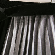 Zweifarbiger Faltenrock