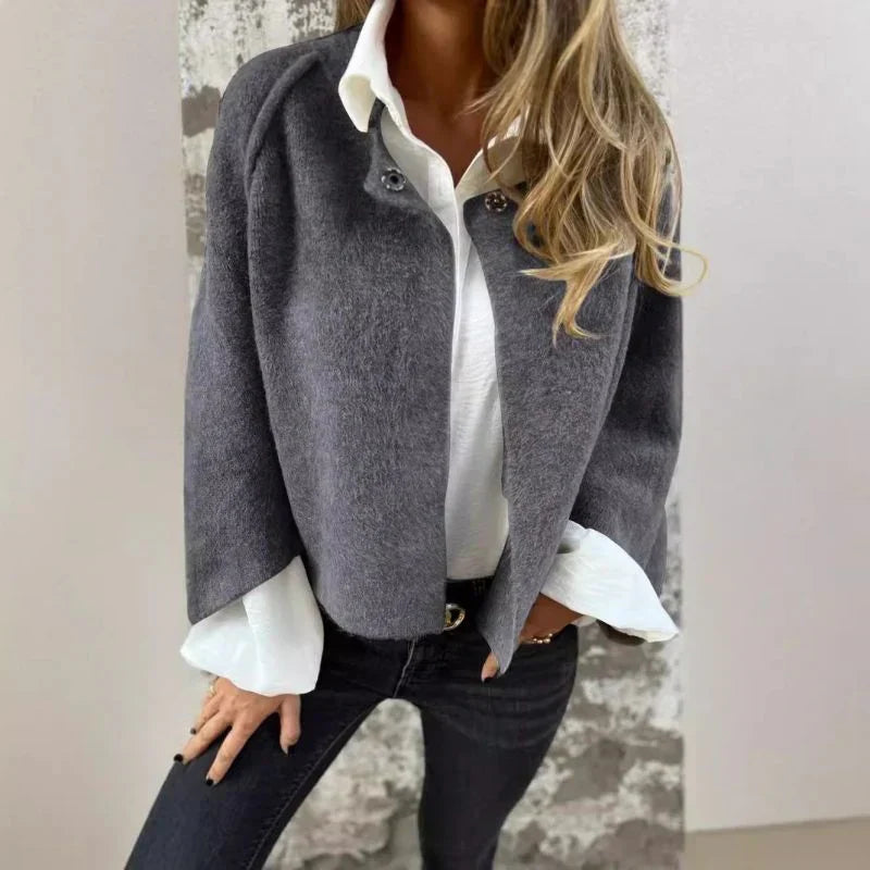 – Stilvolle mittellange Jacke