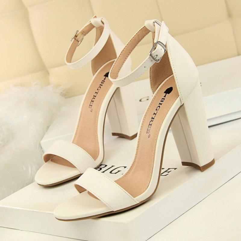 WW | Buckle Block High Heels Pumps