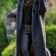 Modisch und minimalistisch allgemein Strickjacke