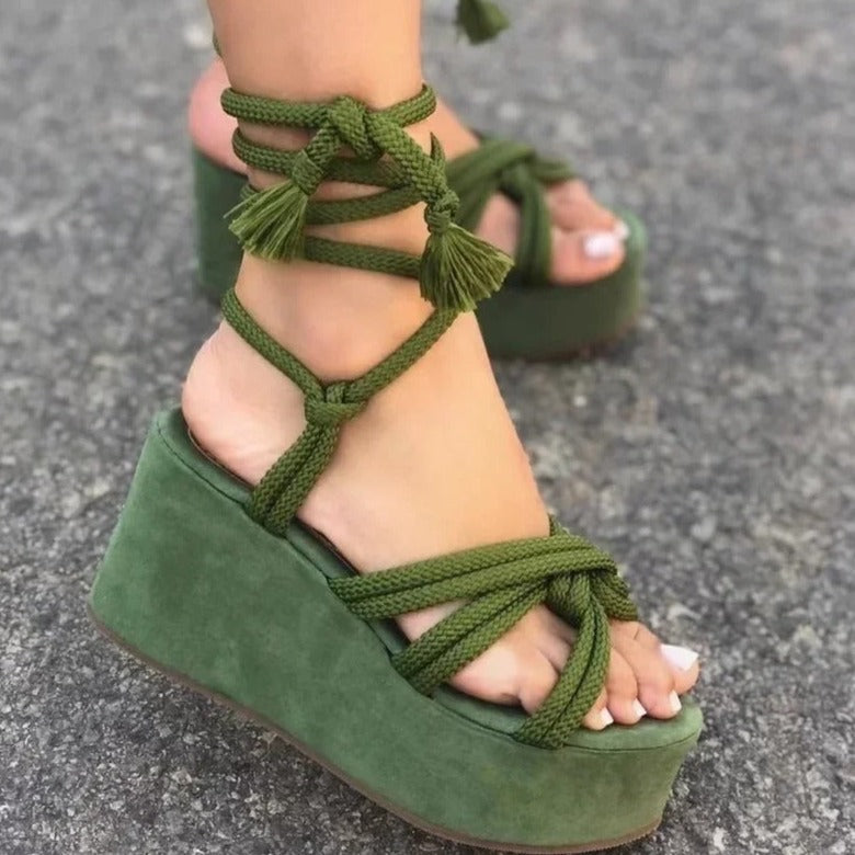 WW | Stilvolle Keilabsatzsandalen