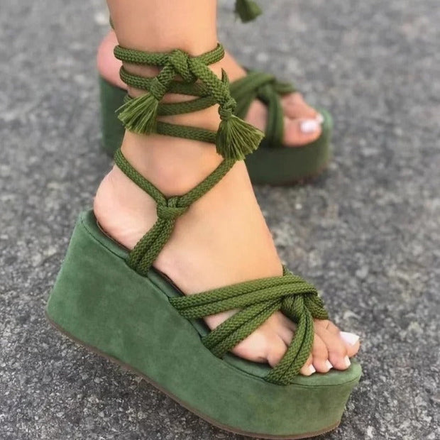WW | Stilvolle Keilabsatzsandalen