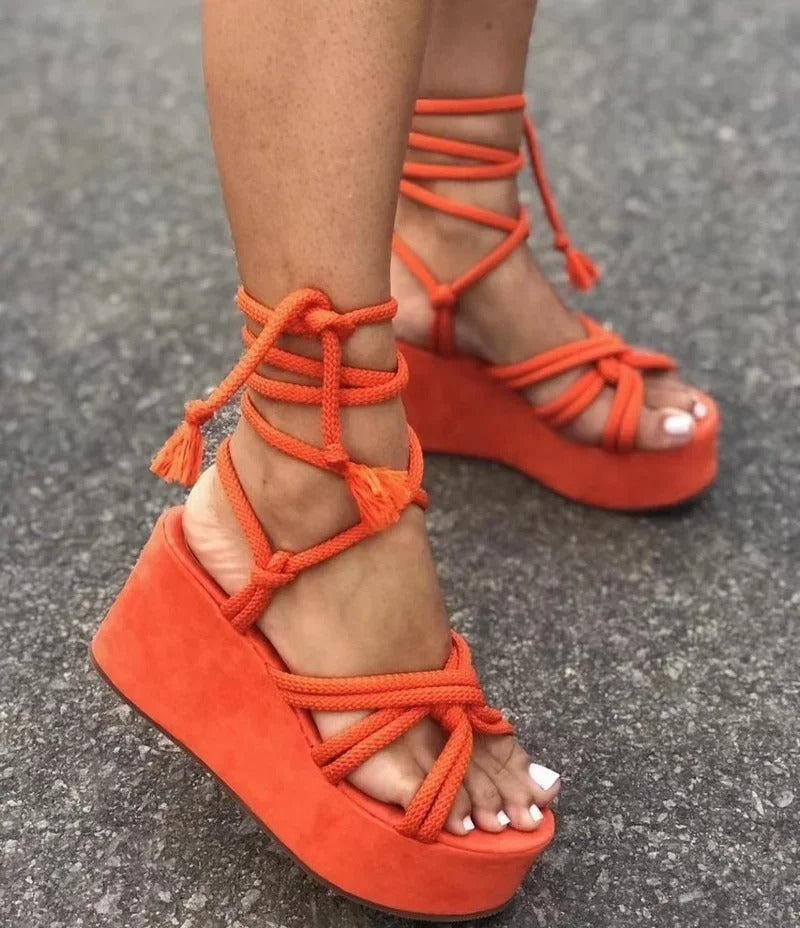 WW | Stilvolle Keilabsatzsandalen