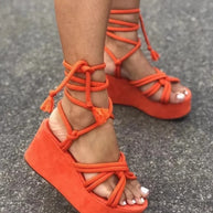 WW | Stilvolle Keilabsatzsandalen