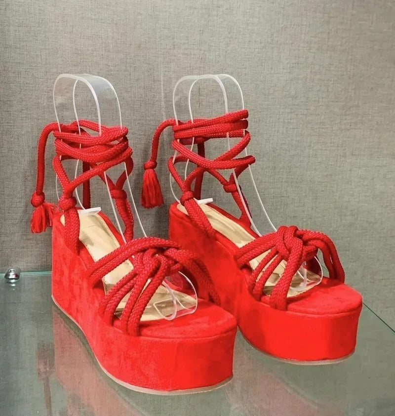 WW | Stilvolle Keilabsatzsandalen