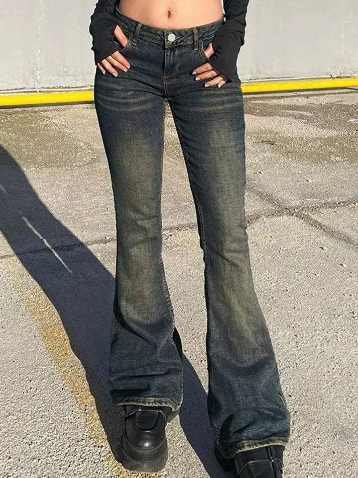 WW | Weinlese Basic Niedrige Taille Ausgestellte Jeans