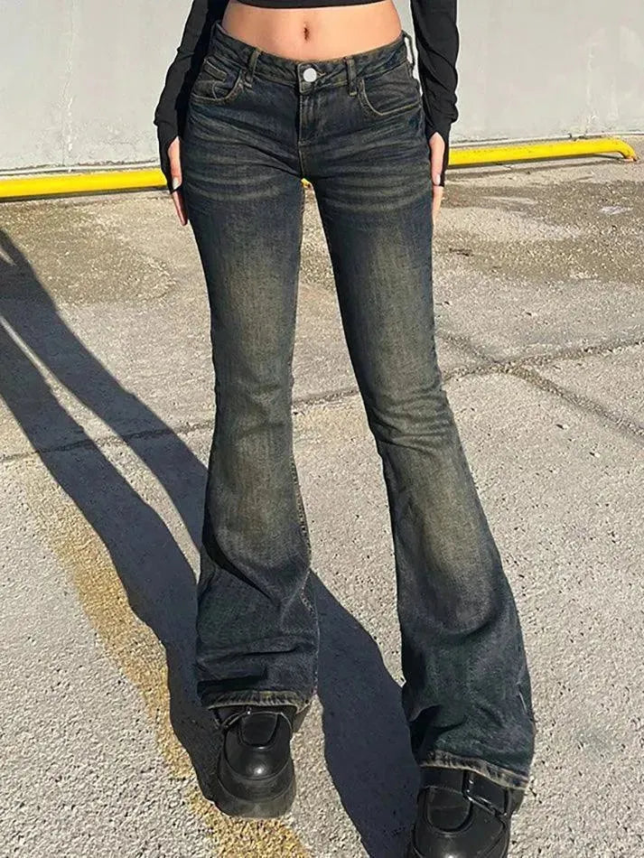 WW | Weinlese Basic Niedrige Taille Ausgestellte Jeans