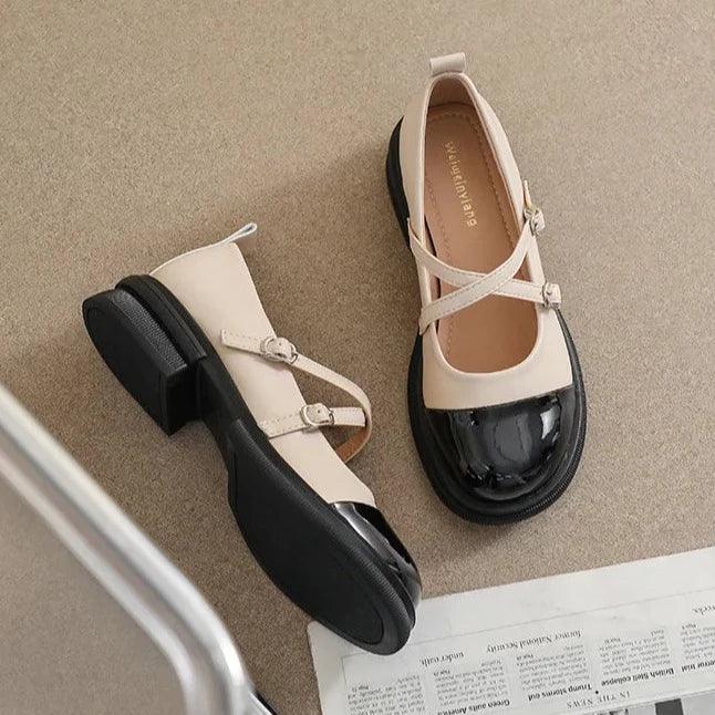 WW | Zweifarbige Mary-Jane-Flats mit Doppelriemen