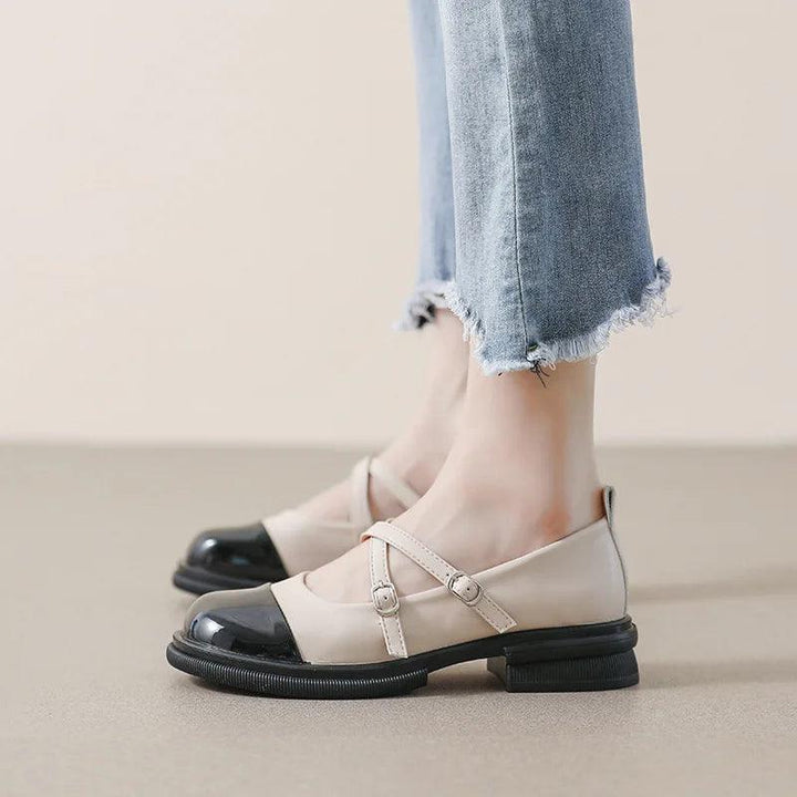 Zweifarbige Mary-Jane-Schuhe mit Doppelriemen und Plateauabsatz
