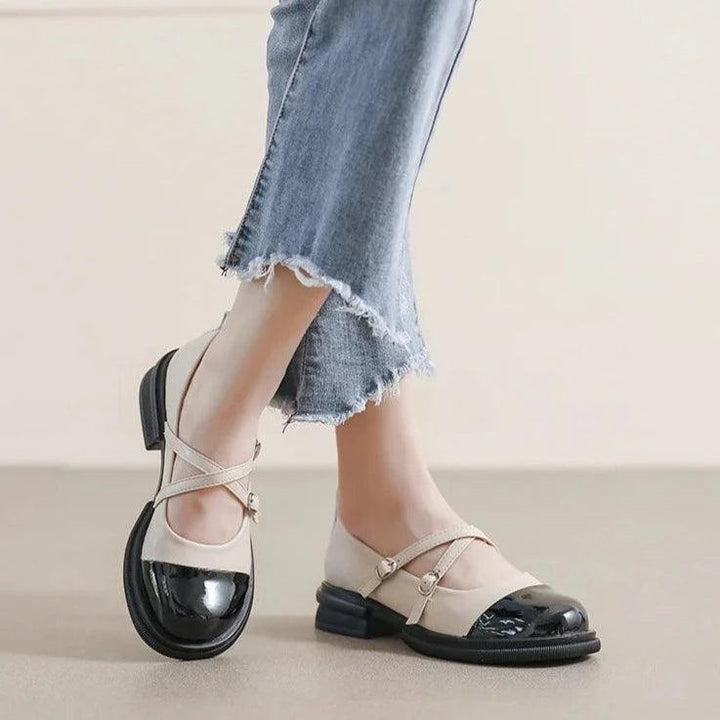 Zweifarbige Mary-Jane-Schuhe mit Doppelriemen und Plateauabsatz