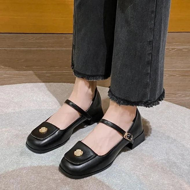 WW | Mary-Jane-Flats mit Eckiger Spitze und Blumendetail