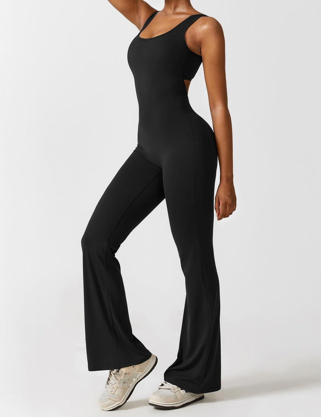 W&W Mode | Hals Jumpsuit mit Ausgestellten Beinen | Elegantes und Figurbetontes Design
