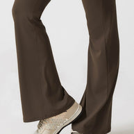 WW | Hals Jumpsuit mit Ausgestellten Beinen | Elegantes und Figurbetontes Design