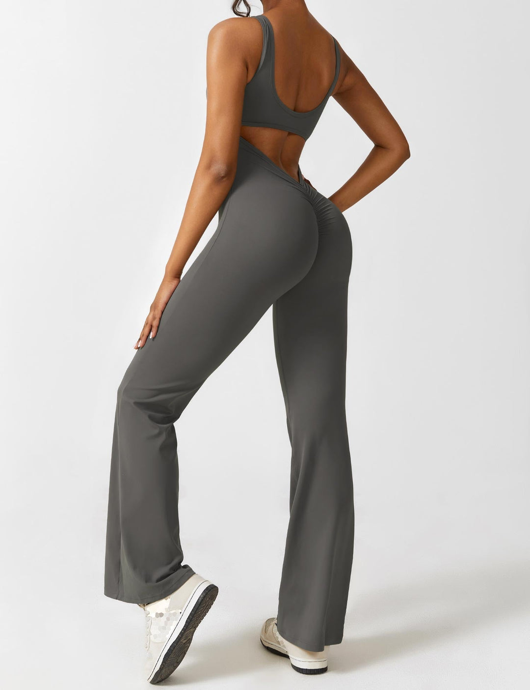 W&W Mode | Hals Jumpsuit mit Ausgestellten Beinen | Elegantes und Figurbetontes Design