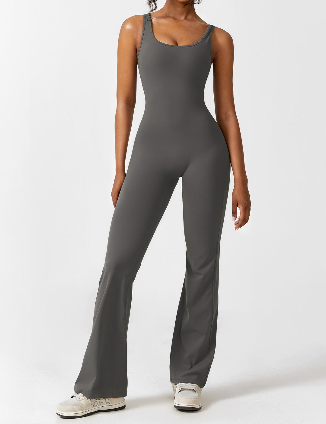 W&W Mode | Hals Jumpsuit mit Ausgestellten Beinen | Elegantes und Figurbetontes Design
