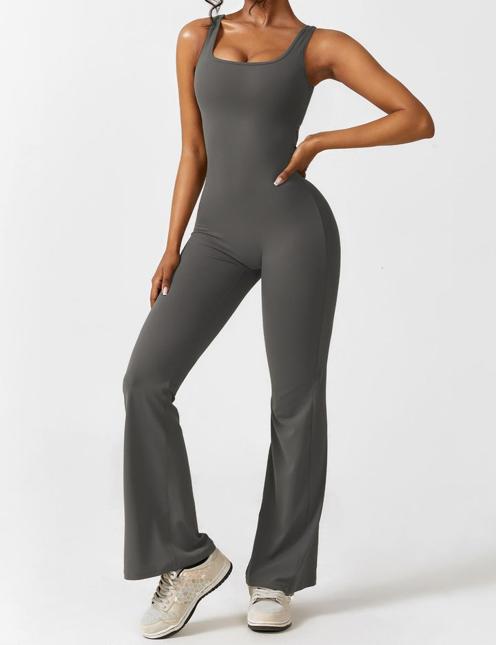 W&W Mode | Hals Jumpsuit mit Ausgestellten Beinen | Elegantes und Figurbetontes Design
