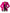 Eine Frau trägt einen rosa Blazer aus altem Geld mit goldenem Knopfdesign
