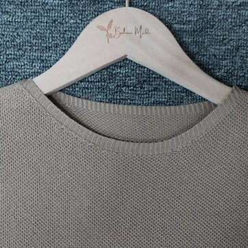 W&W - Goldfarbener einfarbiger Pullover mit Rundhalsausschnitt