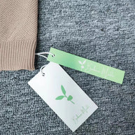 W&W - Goldfarbener einfarbiger Pullover mit Rundhalsausschnitt