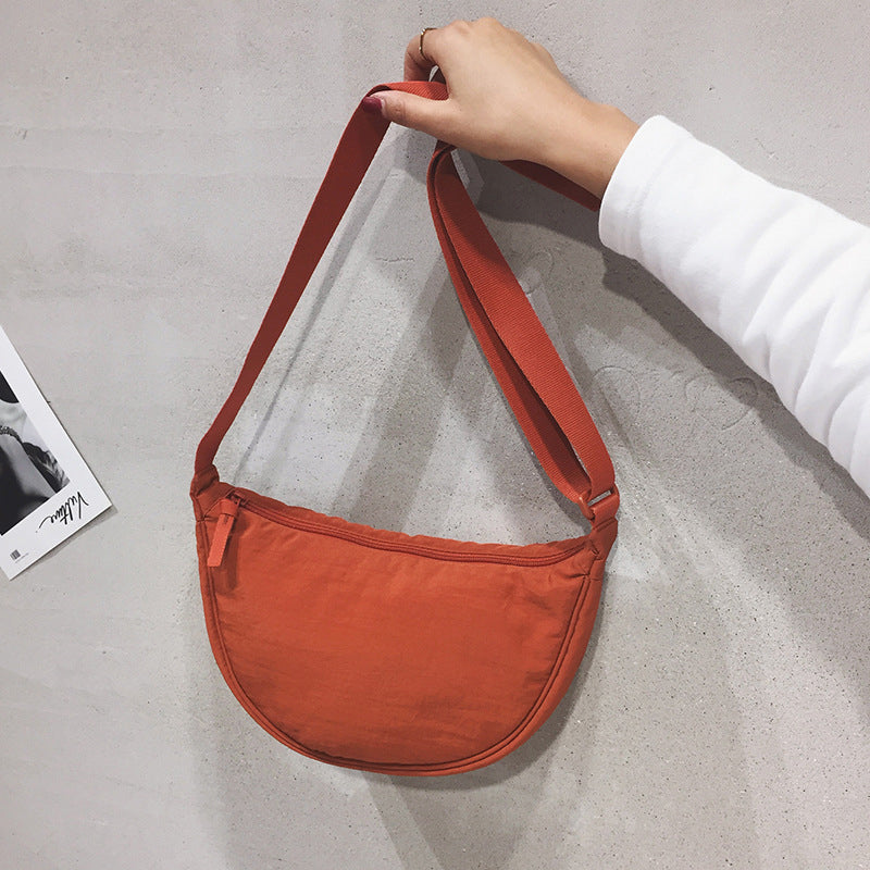 W&W | Halbmondförmige Tasche