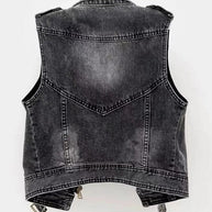 Rückendesign der wandelbaren Jeansweste mit Tasche