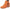 Orange orthopädische Lederstiefel mit Absatz und Reißverschluss auf weißem Hintergrund
