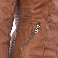 Khaki lederjacke mit seitlicher reißverschlusstasche