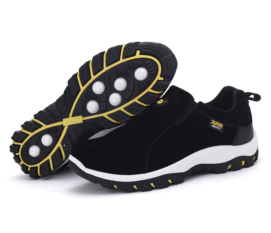 Schwarz orthopädische schuhe auf einem weißen hintergrund