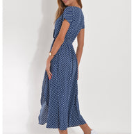 Maxikleid mit Punkten – Luftiges Kleid mit V-Ausschnitt, Bindegürtel & Schlitz